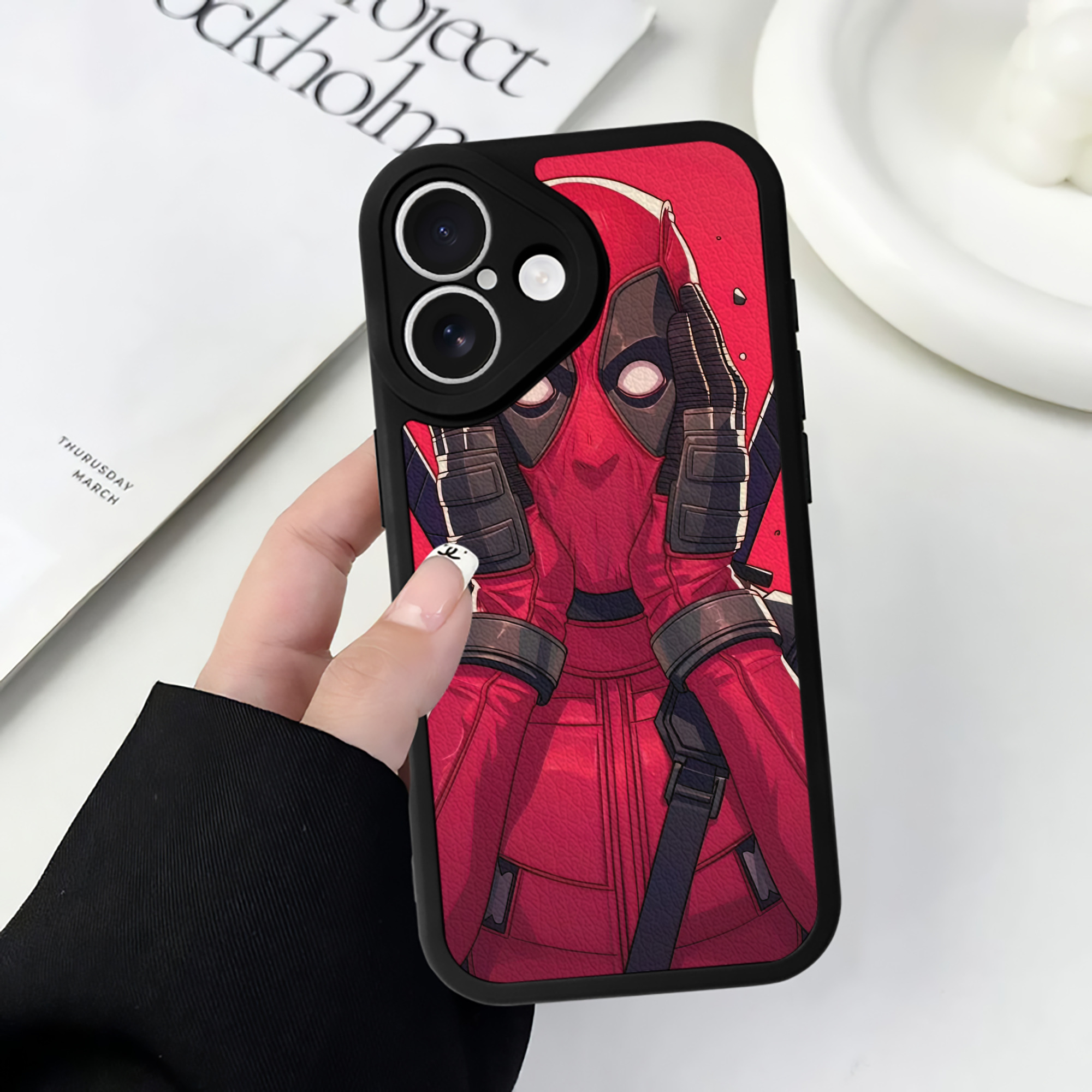 （画像用） Deadpool デッドプール 【iPhone 16シリーズ対応】シリコンスマホケース（レザー調） 材質：シリコン